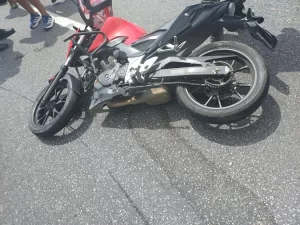 MOTOCICLISTA MORRE APÓS SER ATROPELADO POR CAMINHÃO NA BR-101, NO RECIFE